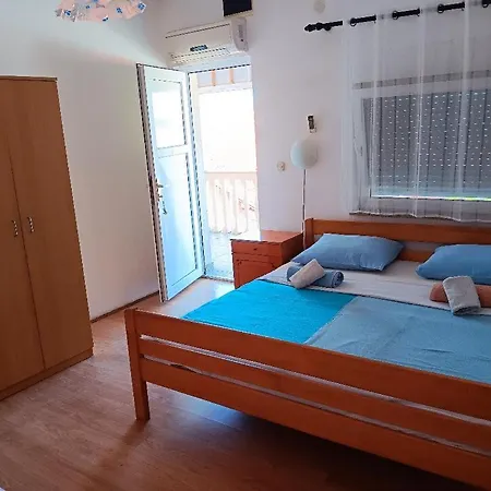 Ivan Apartman *